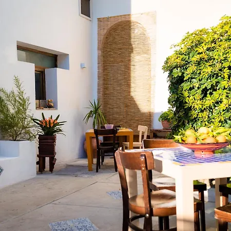 Yourhome - Casa Cafiero Panzió 3*